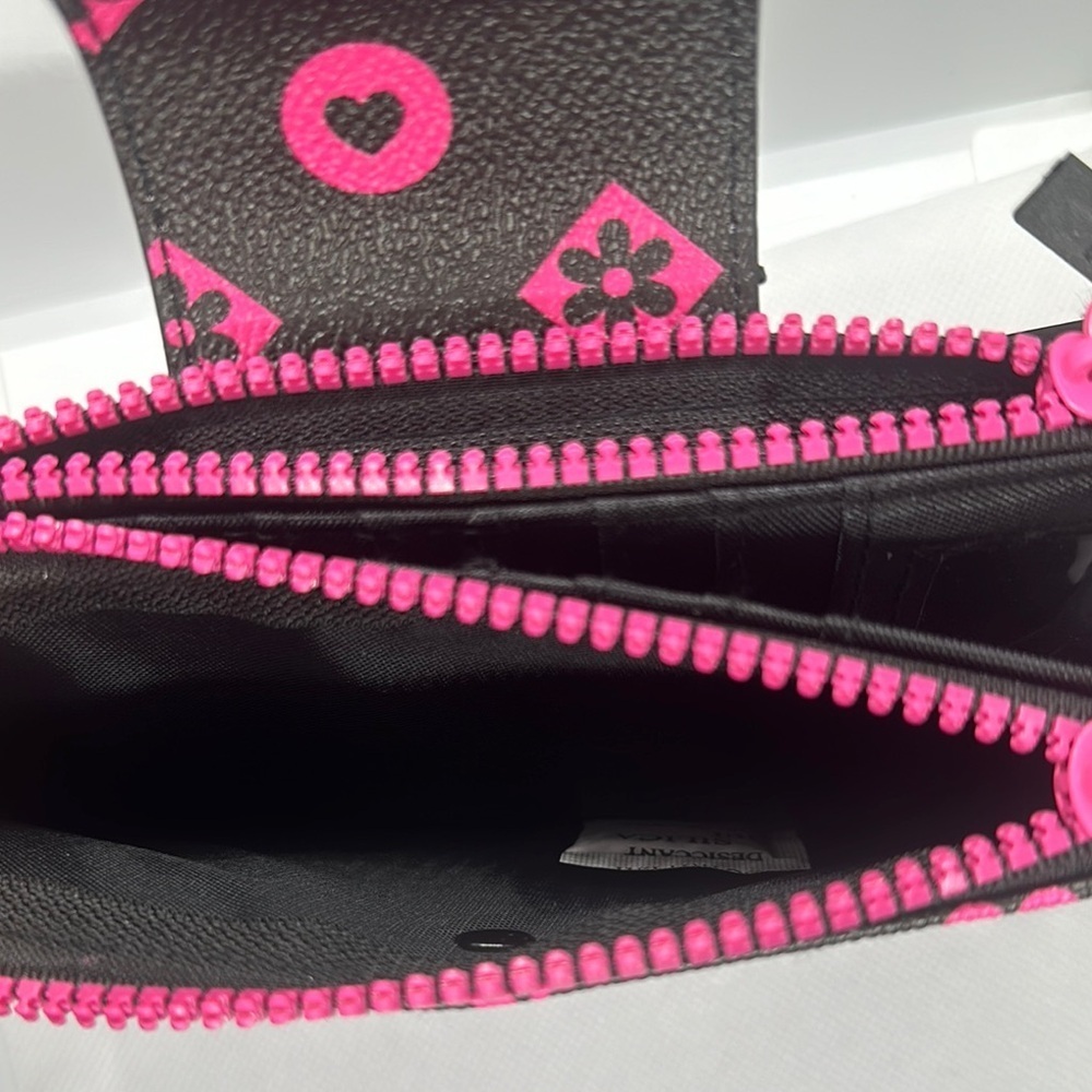 XOXO Black and Pink Geometric Wristlet Clutch - Picture 13 of 16
